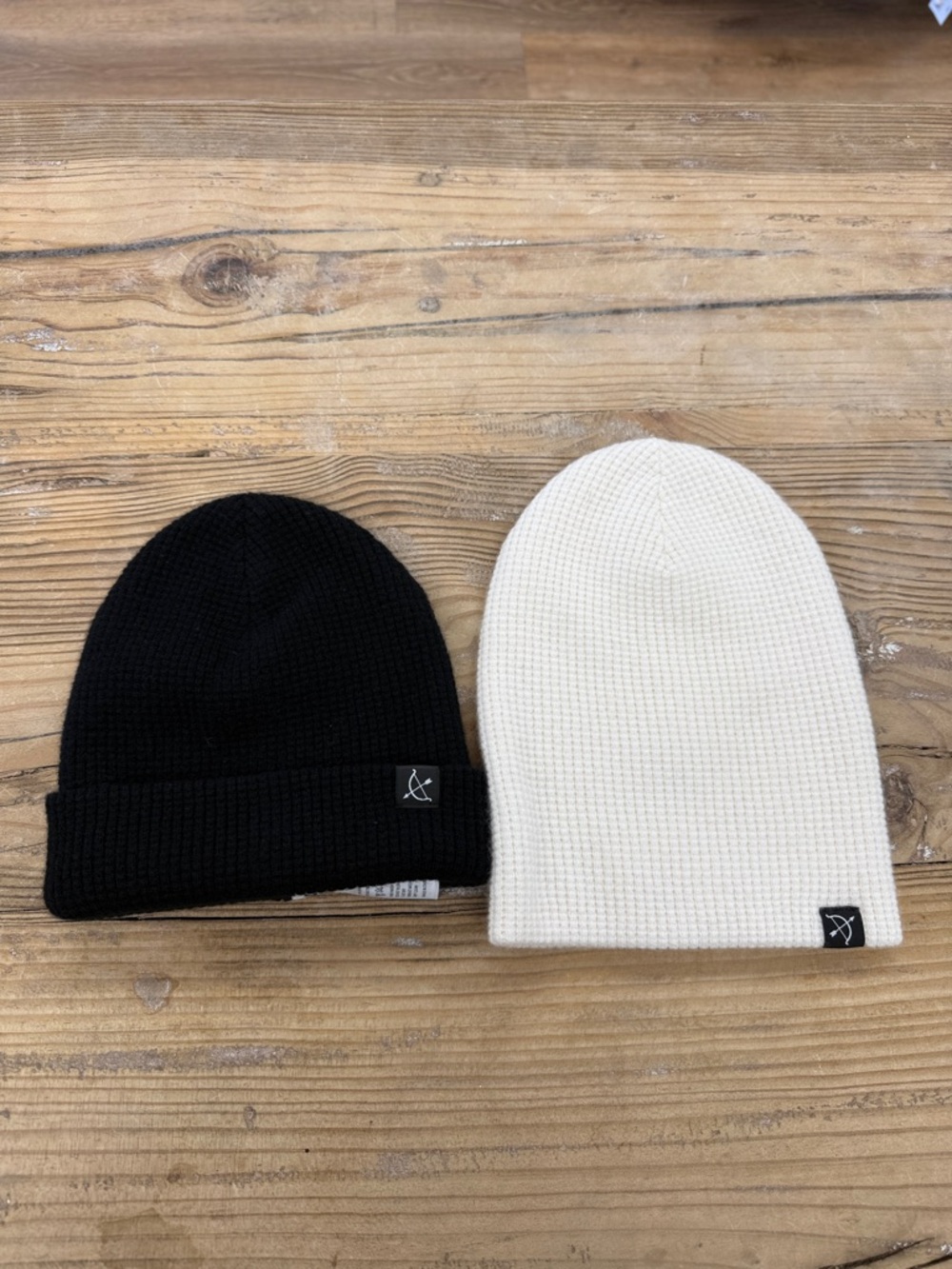 Archer Cashmere beanie in black or white